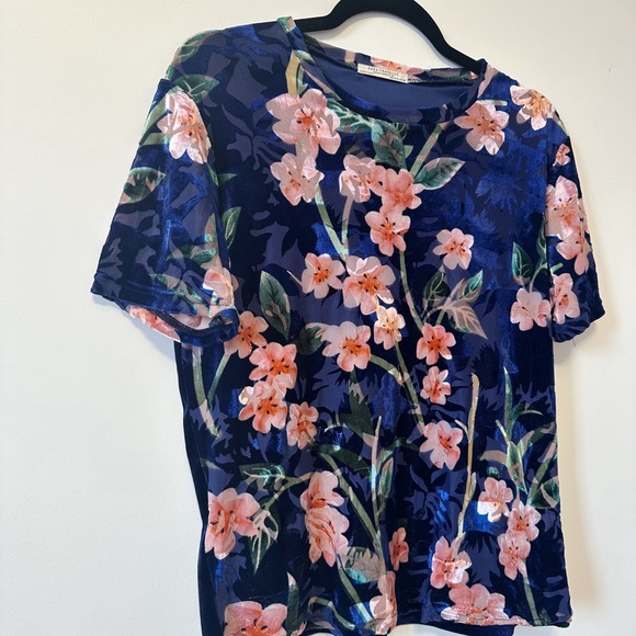 ⛱️ 2/20$ Zara trafaluc women short sleeves floral shirt in small - Picture 3 of 5